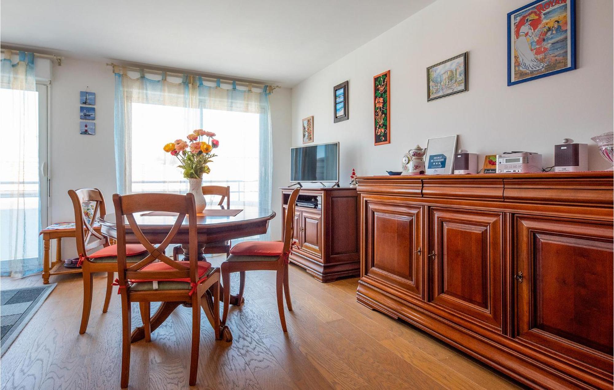 Gorgeous Apartment In Royan With Kitchen Kültér fotó